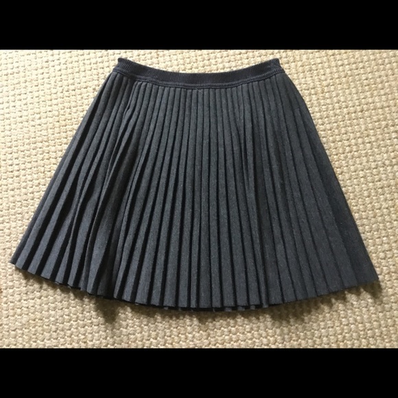 Zara Other - Zara Girls Gray Flannel Pleated Skirt, Size 8 Zara Other - Zara Girls Gray Flannel Pleated Skirt, Size 8